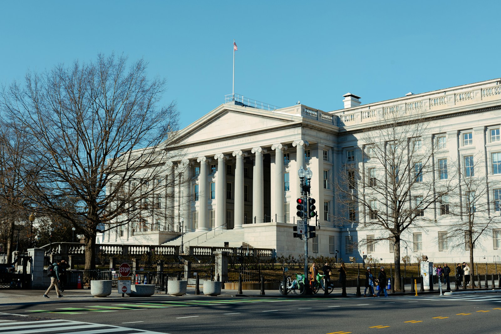 1762812148-4457-587-lxb_photoLxOYH0ACATklxb_photo-