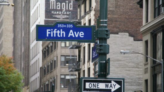 Panneau de la 5ème avenue à New York.